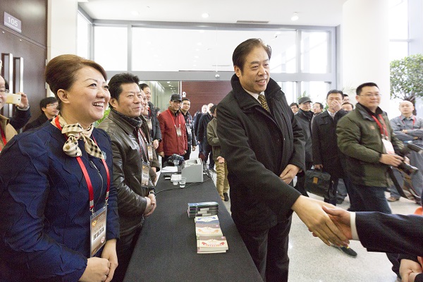 市律協隨市司法局在市政協十二屆四次會議現場...